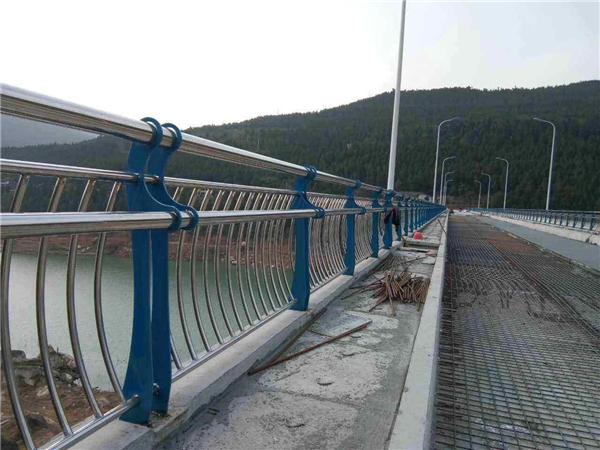 肇庆不锈钢桥梁护栏的特点及其在桥梁安全中的重要作用